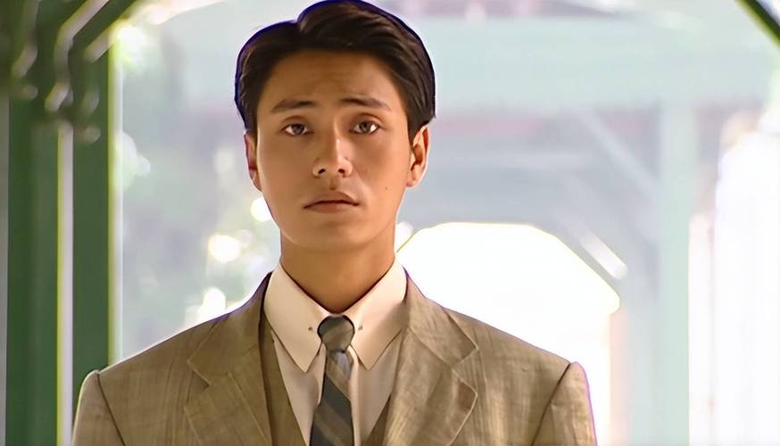 49岁陈坤颜值断崖下跌，眼小脸胖贴假发片，被一旁的吴磊抢尽风头