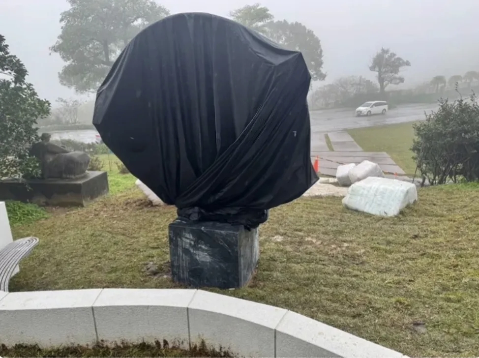 具俊晔设计的大S雕像突出“夫姓”元素，功利心太明显引粉丝不满