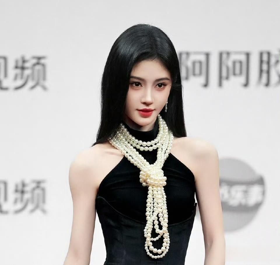 海口尴尬一夜，鞠婧讳张不开嘴，宋茜全程尴尬黑脸，陈都灵变大姨