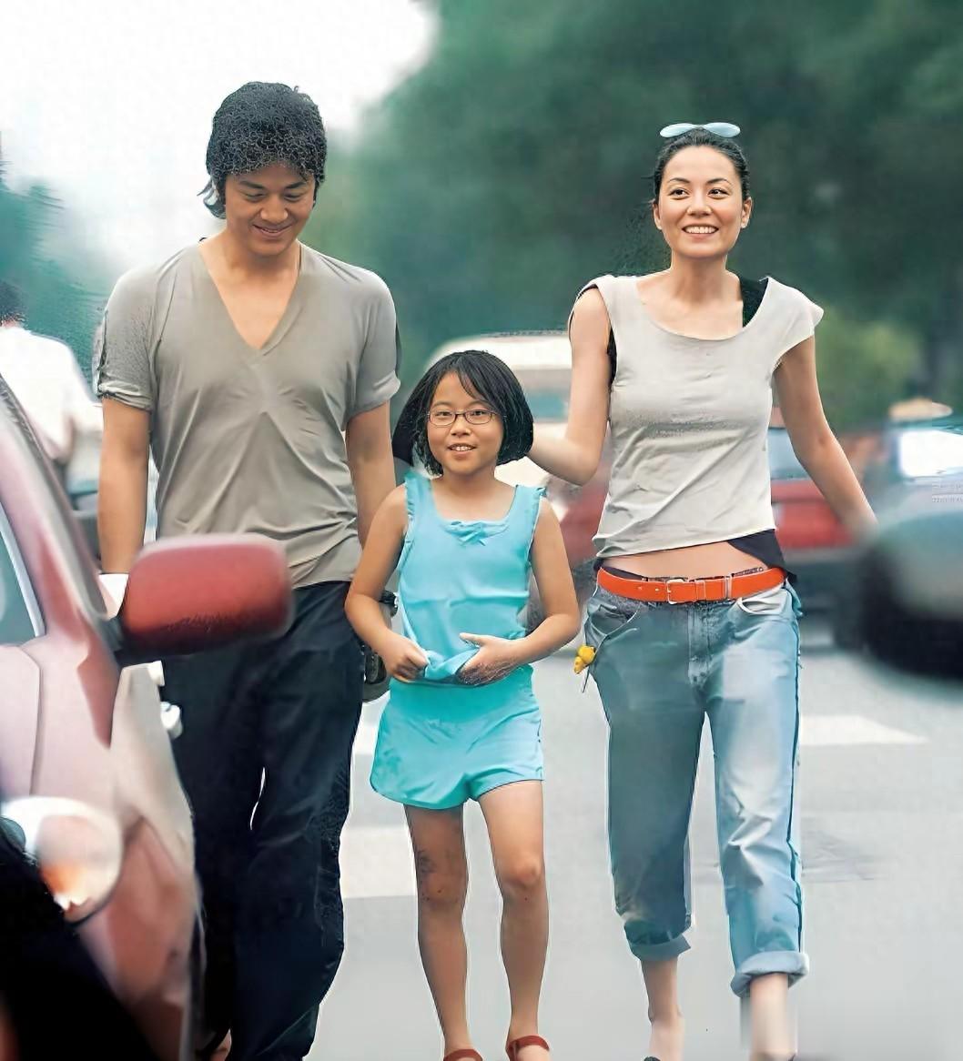 怀旧照片:随着李亚鹏头发越来越少,王菲脸上的笑容也逐渐消失