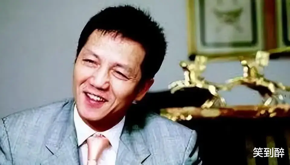 她是东方卫视一姐, 因寿宴门身败名裂, 与相爱7年前任诀别后嫁海归