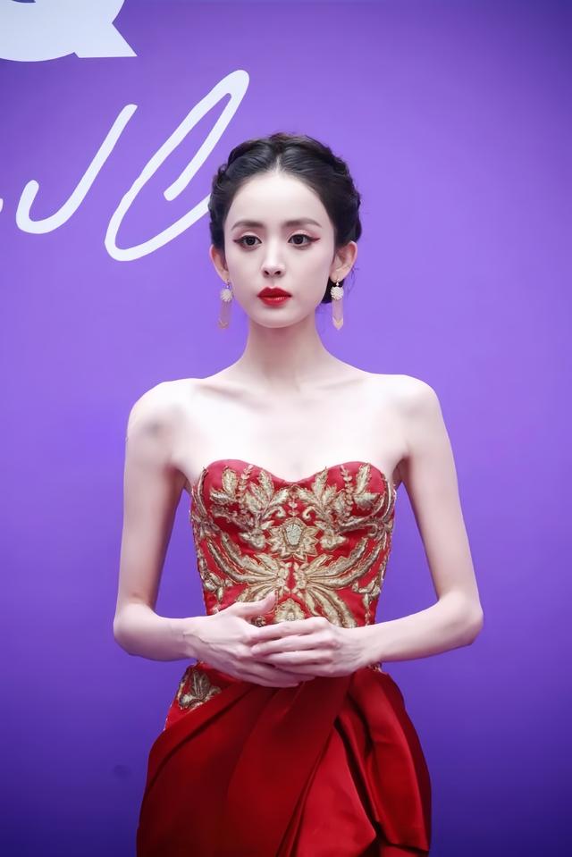 袁立近照曝光，身穿黄色长裙状态好，油腻女变气质讲师