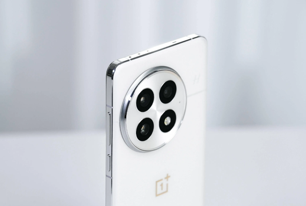 一加用力太猛！頂配旗艦狂降1411元，24GB+1TB+2K屏