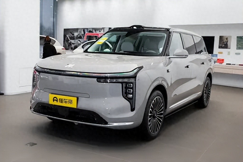 新年家庭出行怎么选?智己LS9 2026款测试:六座舒适感直接拉满