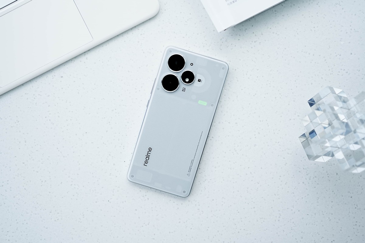 真我发布3款新品,售价129元到2699元,你想入手哪一款?