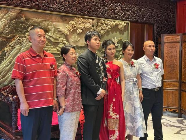 德云社张九龄结婚：伴郎团曝光，圈外新娘好漂亮，接亲环节笑料多