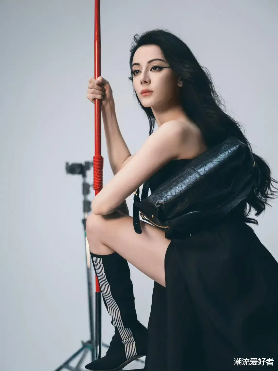 迪丽热巴拉到太阳穴的眼线，原来不是画的，幕后制作过程完整曝光