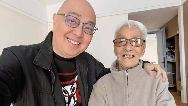 传香港知名演员搬入养老院