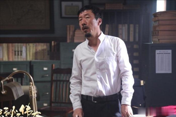 终于熬出头！出道19年没火，如今演《老舅》红了，儿子也为他争光