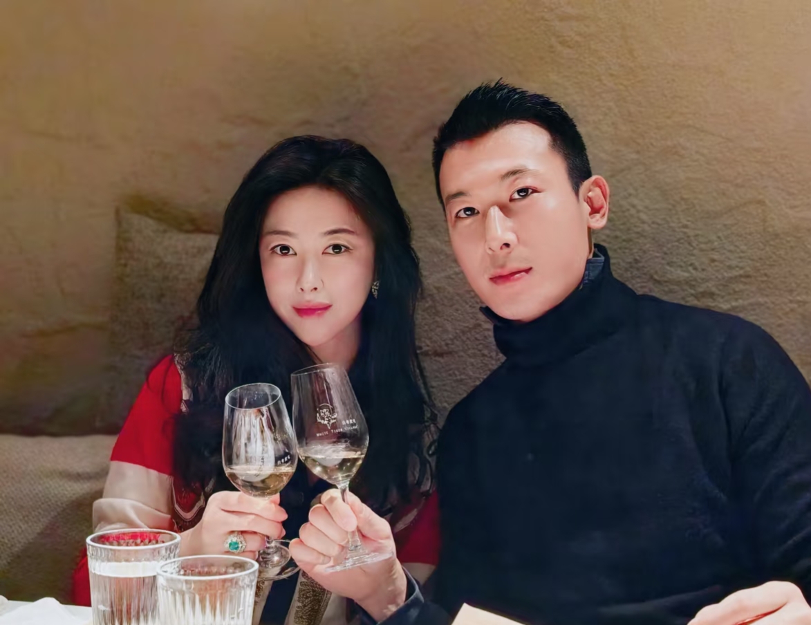 朱珠冬至发最新美照