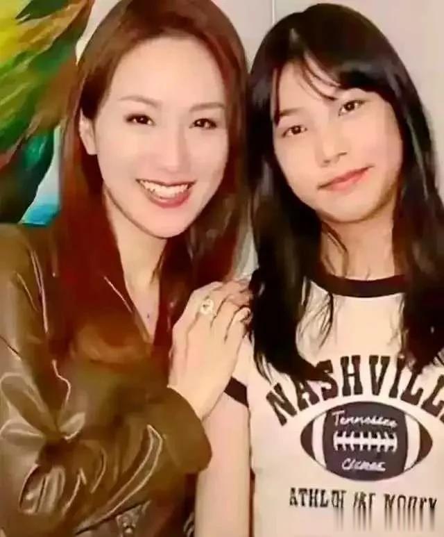 张学友俩女儿颜值炸了！姐姐像妈软萌，妹妹撞脸爸治愈