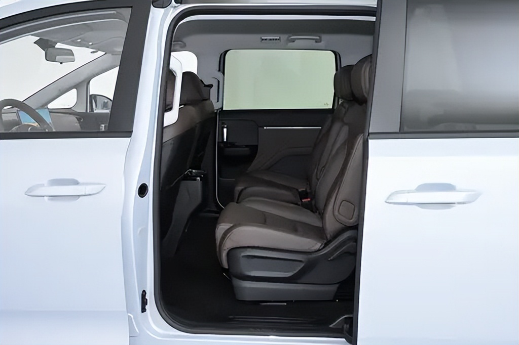 真7座布局、多种动力可选,10万级家用MPV开始“内卷升级”