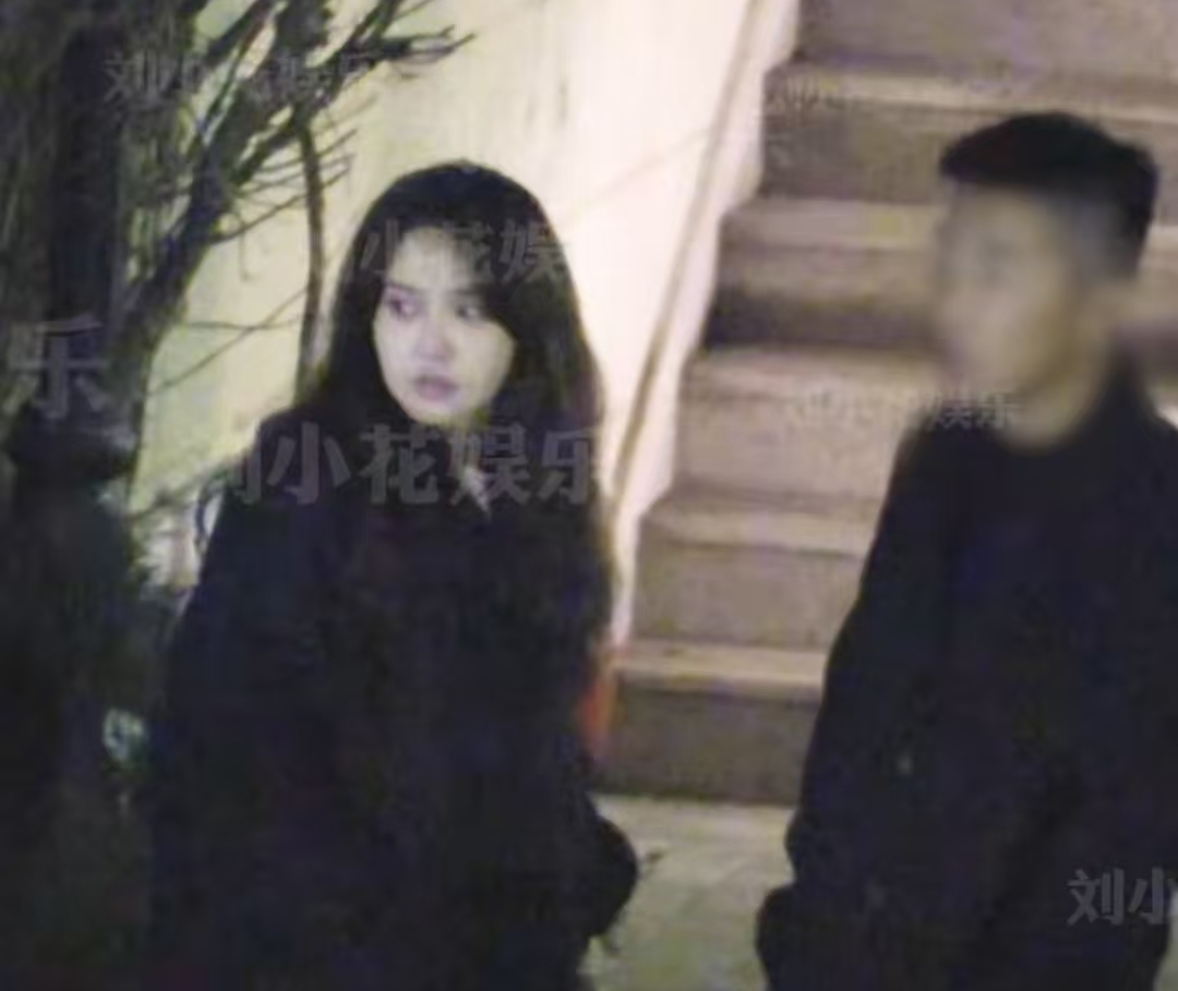 张佳宁新恋情曝光！她看了素人男友的手机后，在街头和男友吵架