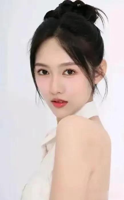 河南女神！李媛菁，在短剧世界华丽绽放！
