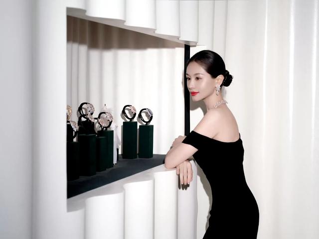 王子文，迪奥黑裙超A的