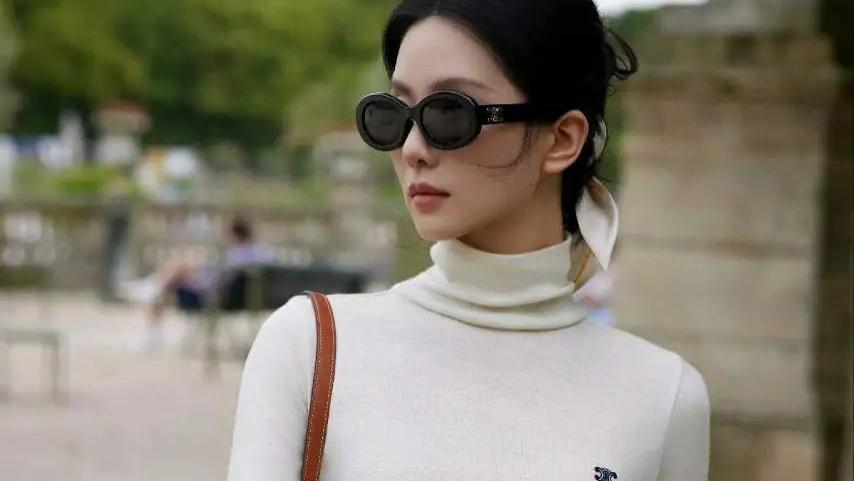 刘诗诗｜法式高领穿搭火上热搜，松弛又矜贵，网友：高领的神！
