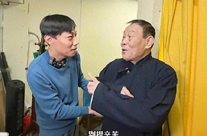 郭德纲老师为何挺杨威,背后其实是好儿子,心疼父亲不愿他再演出