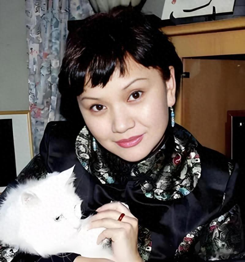 聂卫平的二婚妻子，哥哥家喻户晓，她是知名歌唱家，69岁仍未再婚