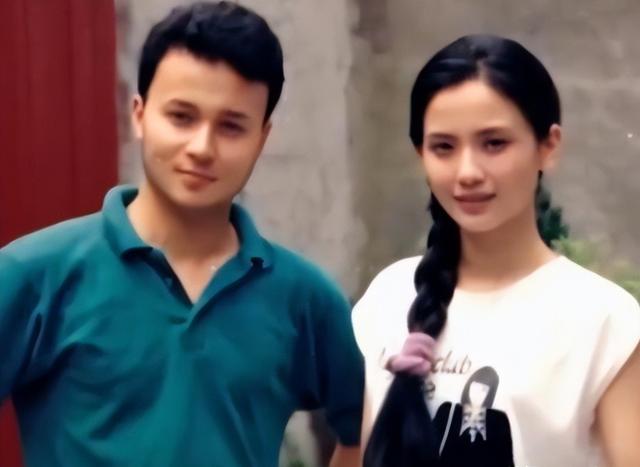 不拍吻戏、不嫁豪门,30岁演妈妈,如今59岁仍风采依旧