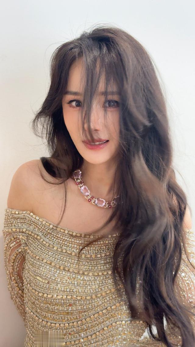 38岁杨幂健身照曝光,身材曲线完美还有肌肉,状态逆生长太绝美了