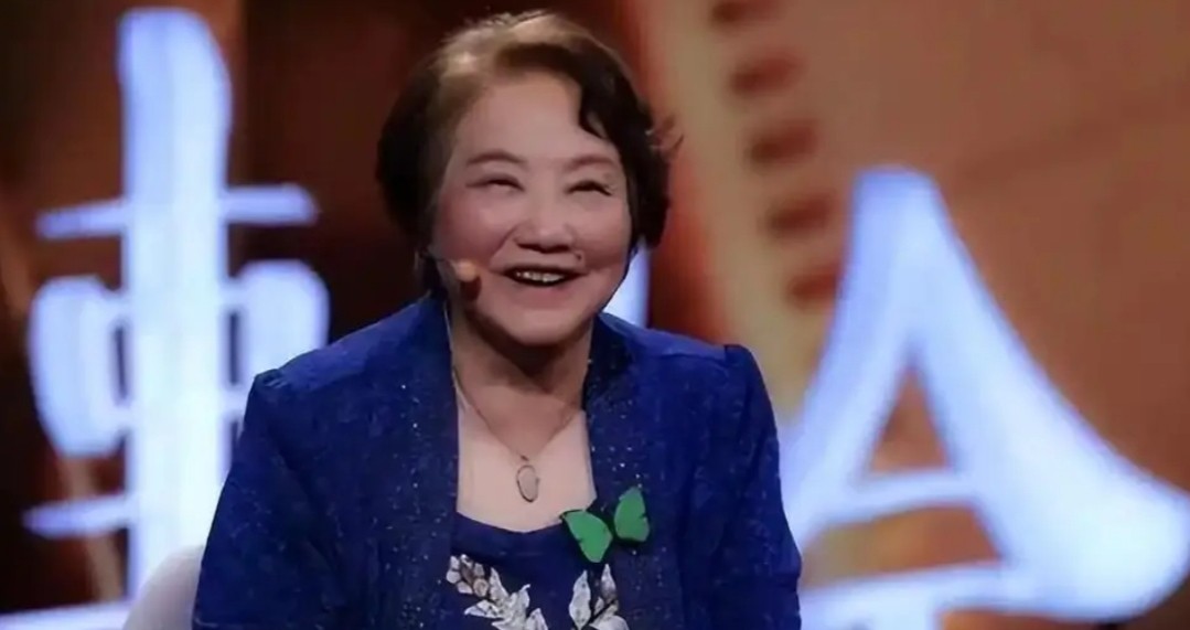 定居美国10余年，78岁却回国“捞金”，这就是人民口中老艺术家