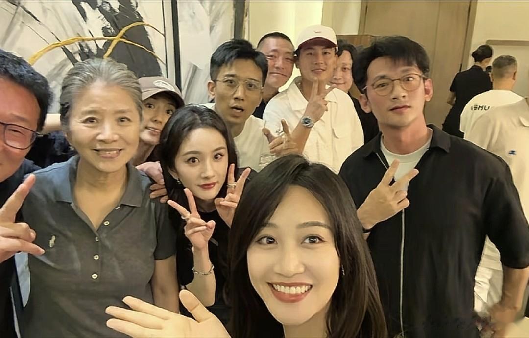 生万物庆功宴曝光,迟蓬受追捧,林永健喝大了,银子和铁头好搭!