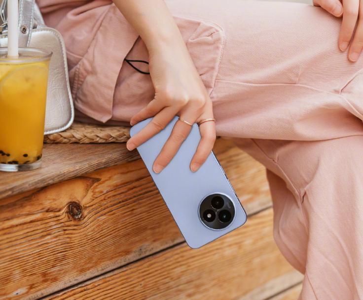 16G+512G價格親民，適合上班族用的一款手機，流暢用六年