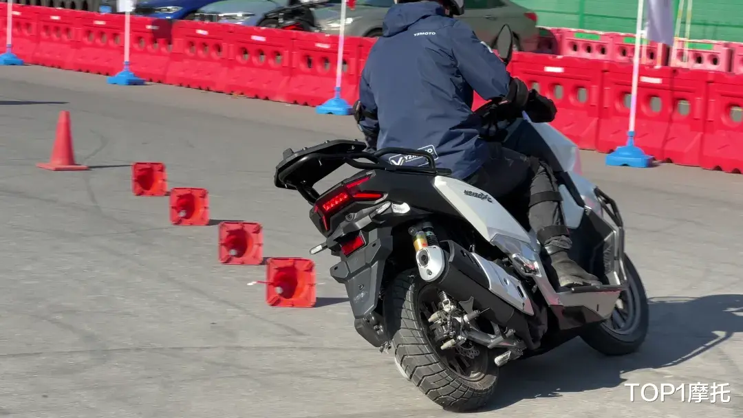 能否平替ADV150，新大洲本田NS150XC试驾，飞坡、滑胎、烂路信手拈来