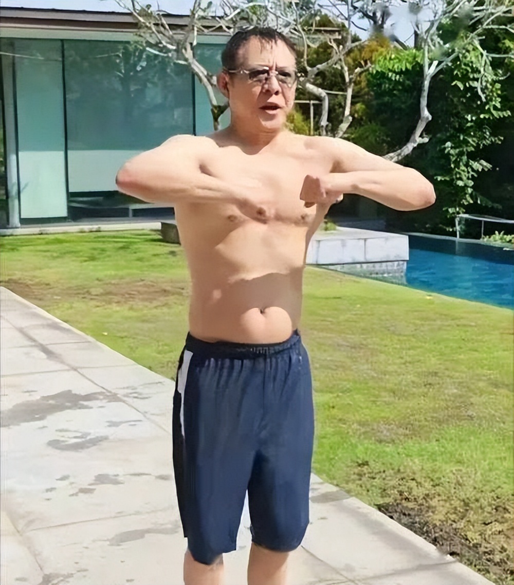 官方报道！李连杰脱衣辟谣“换心脏”传闻，原来我们都被骗了