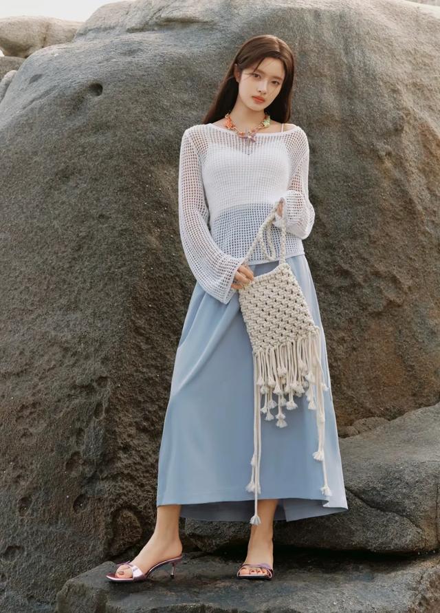 徐若唅美腿玉jio氛围感十足！