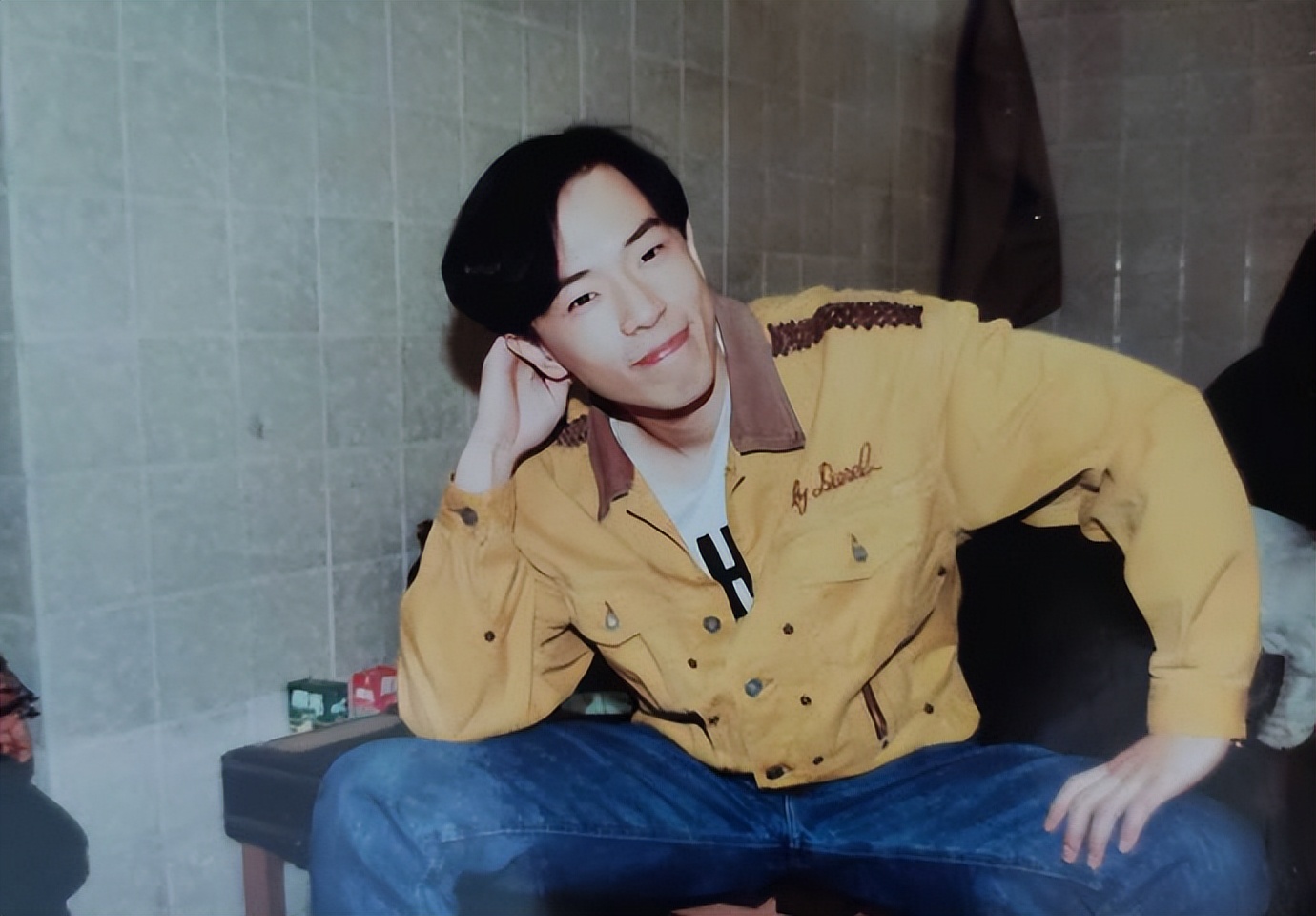 52岁朱茵现状曝光：住深山残屋，开97年旧车，活成娱乐圈的李子柒