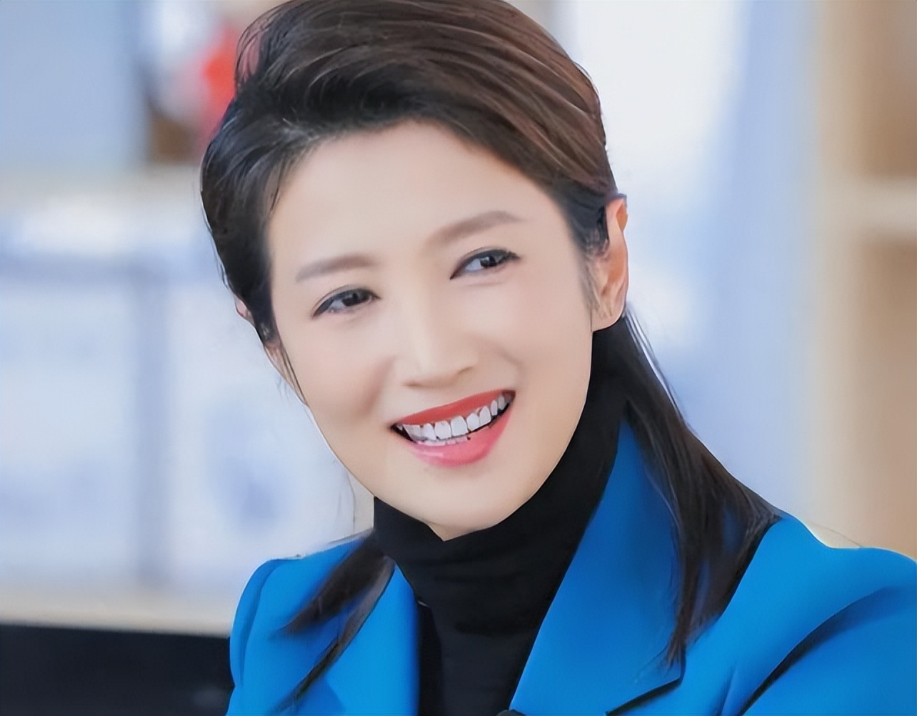 春妮没想到,丈夫刚强出席阅兵解说没多久,6岁儿子又给自己争光