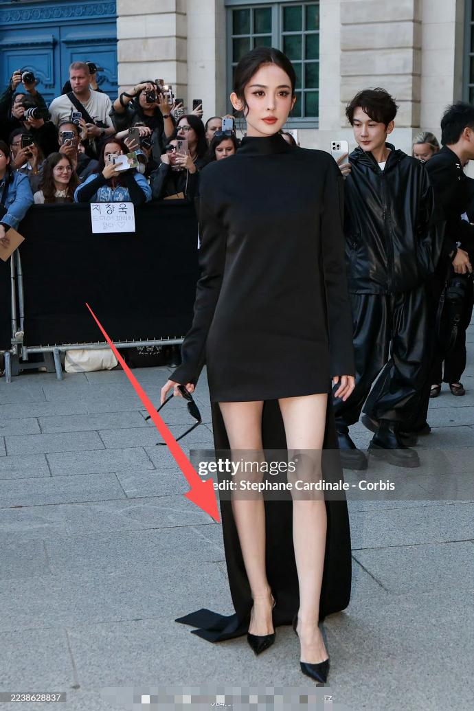 上海时装周，褶子多脸僵又肿、戴假发的董璇，被整容脸网红抢了镜