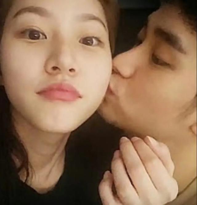 最心酸女星!25岁满头白发,浑身上下没一件首饰,廉价毛衣都起球