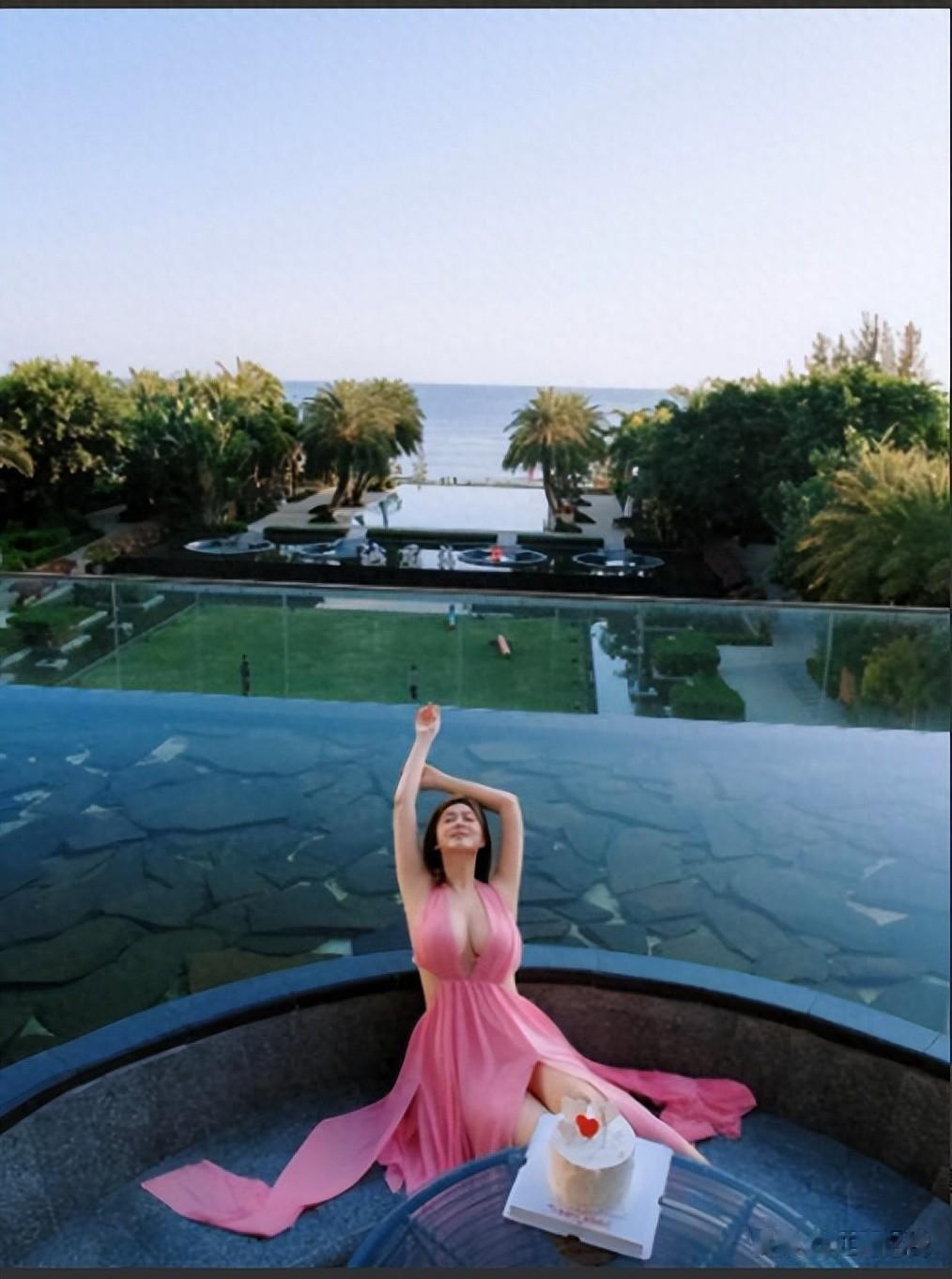 香港知名女星生日大解放，中门大开，大秀火辣身材，公开要招桃花