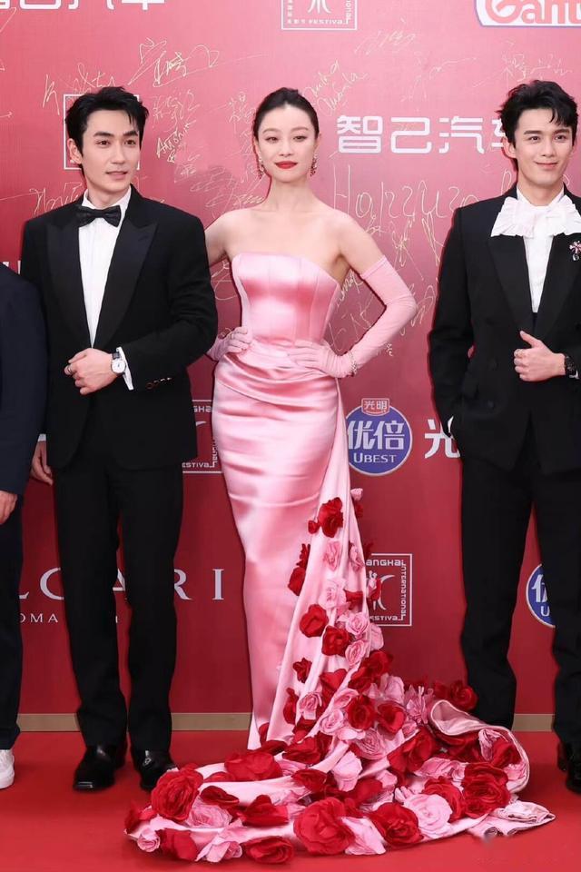 这夜,章子怡短发是一绝,倪妮腰臀比逆天,刘德华王俊凯罕同框