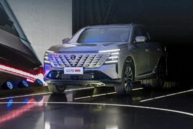 10万级SUV还在用双离合?第4代长安CS75 PLUS把家用天花板又抬高了