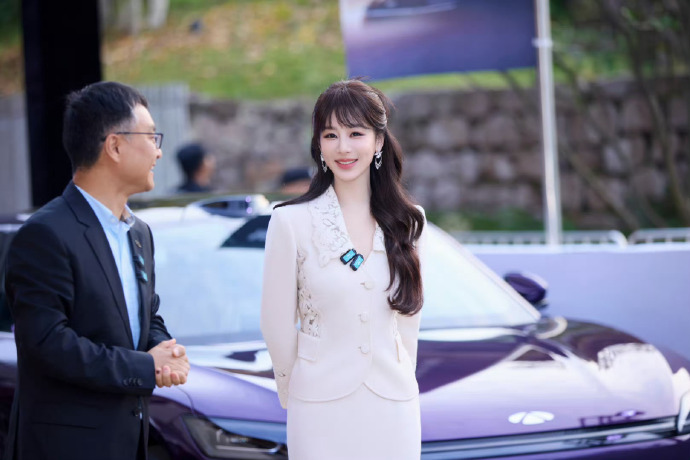 杨紫品牌代言美拍,气质迷人的形象大使