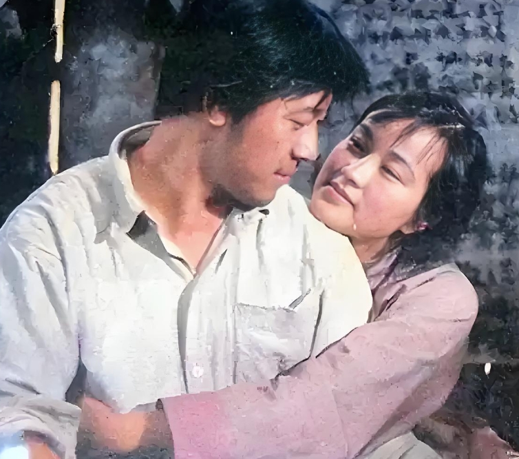 刘晓庆问宁静:有没有后悔的恋爱?宁静:他有女朋友,我转身就走