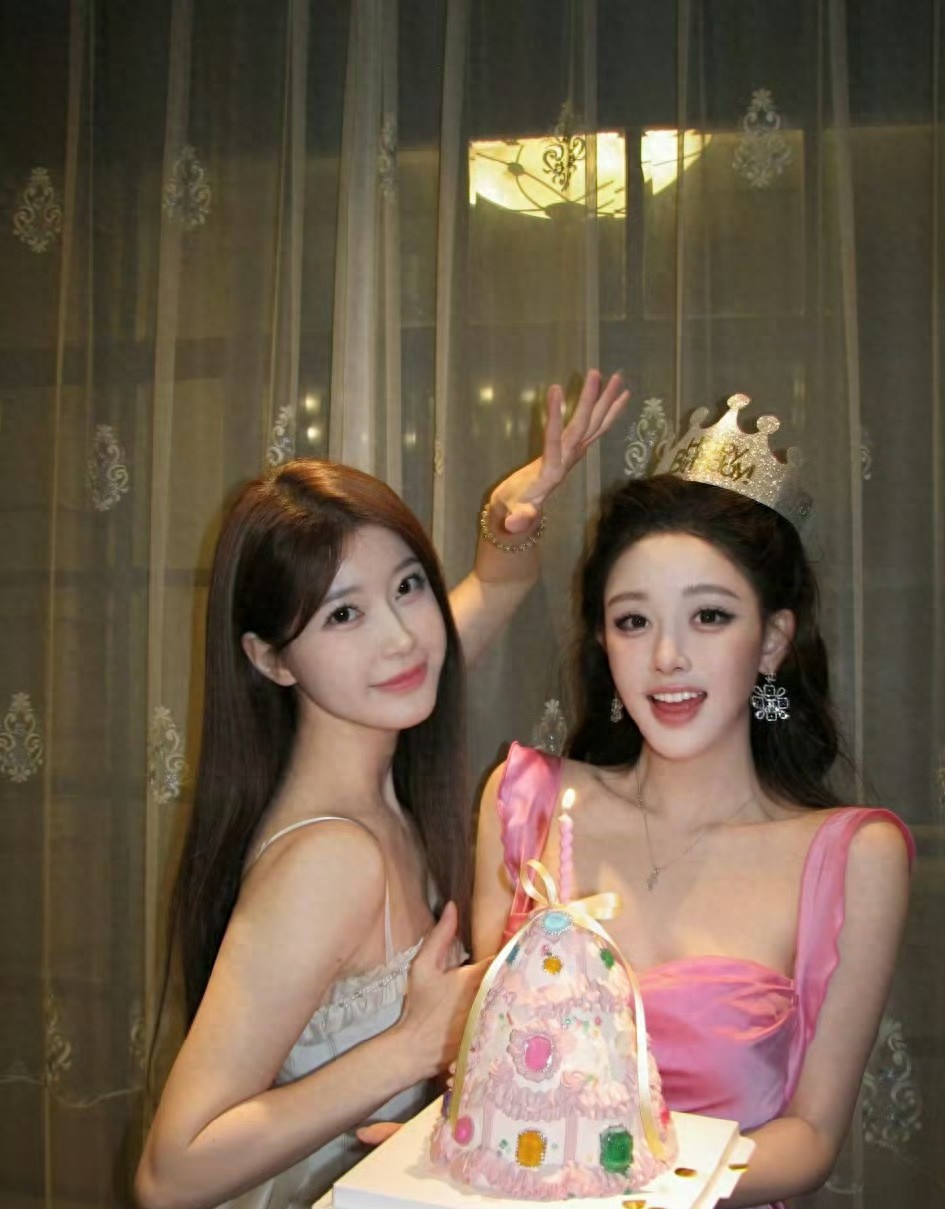 赵梦玥uu 居然32岁了 现在的网红真的看不出年纪