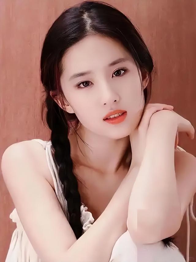 刘亦菲沉默5天后,糟糕情况发生,多家官媒点名,暴露她真实处境