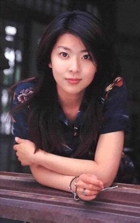 她是日本90时代最火的“清纯美少女” 出身豪门爆剧一箩筐！