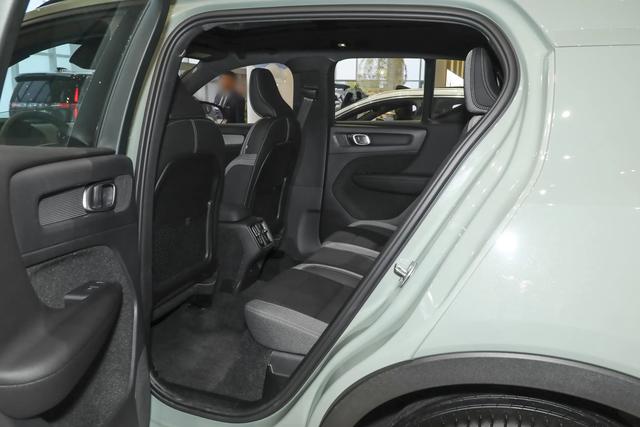 豪华SUV“一降再降”!近32万降到22万多,2.0T+全时四驱,真实在