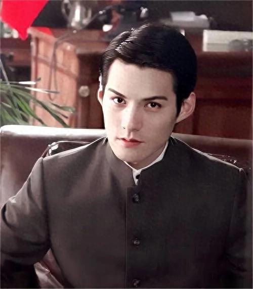 严屹宽拍戏抽空回家搞突袭，杜若溪素颜哭了，女儿小肉肉侧颜漂亮