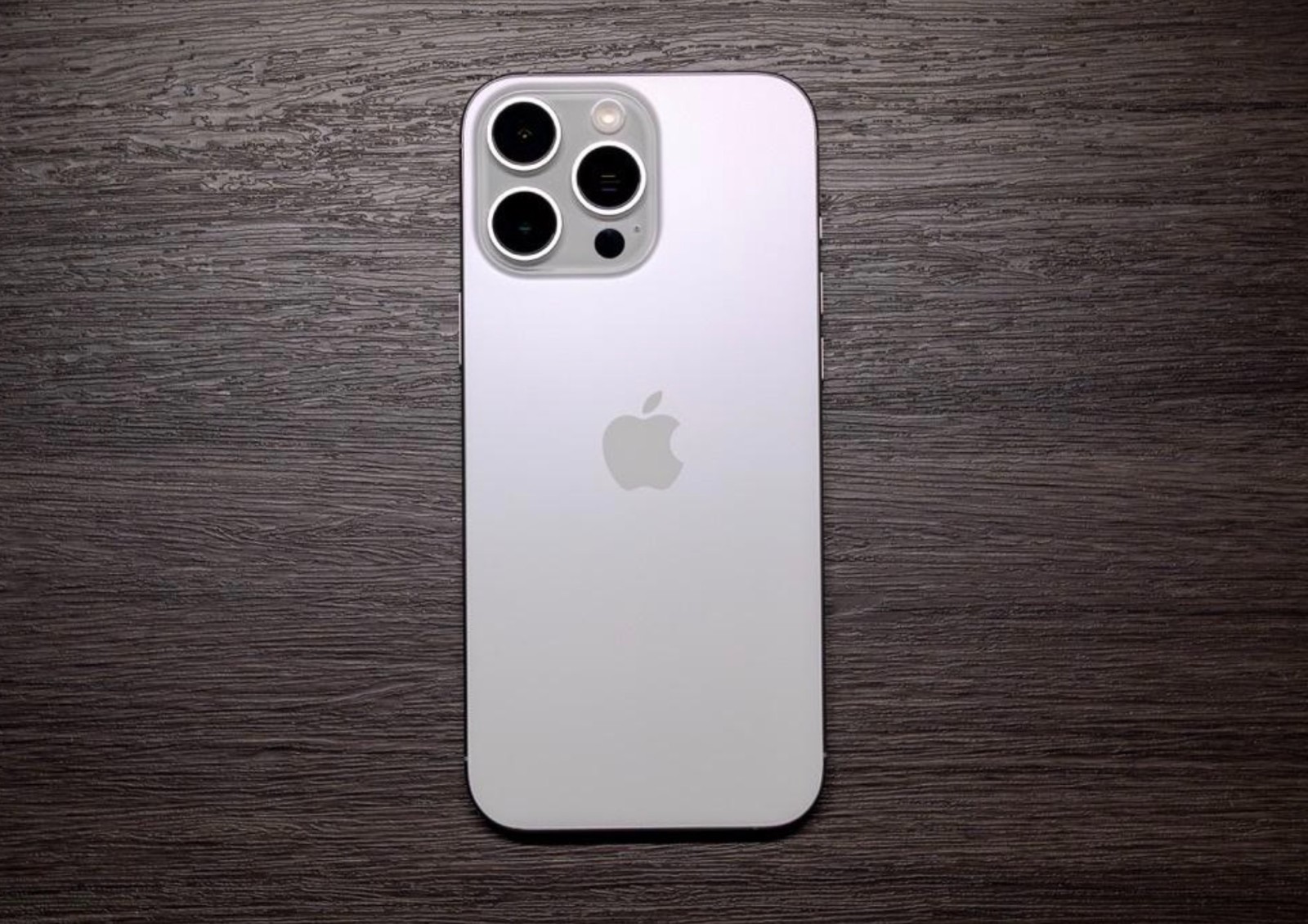 蘋果“機皇”突降2452元，256G+A18Pro+潛望長焦，果粉終于等到了