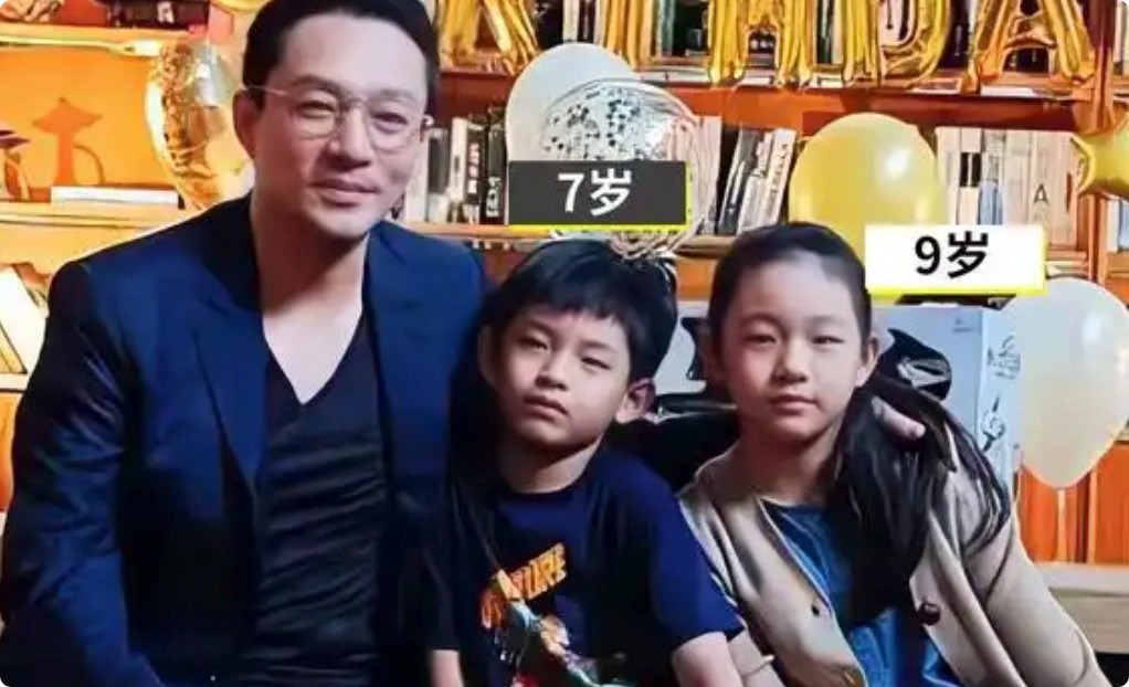 大S儿子正脸照被曝光，9岁箖箖一口龅牙抢镜，太影响颜值了