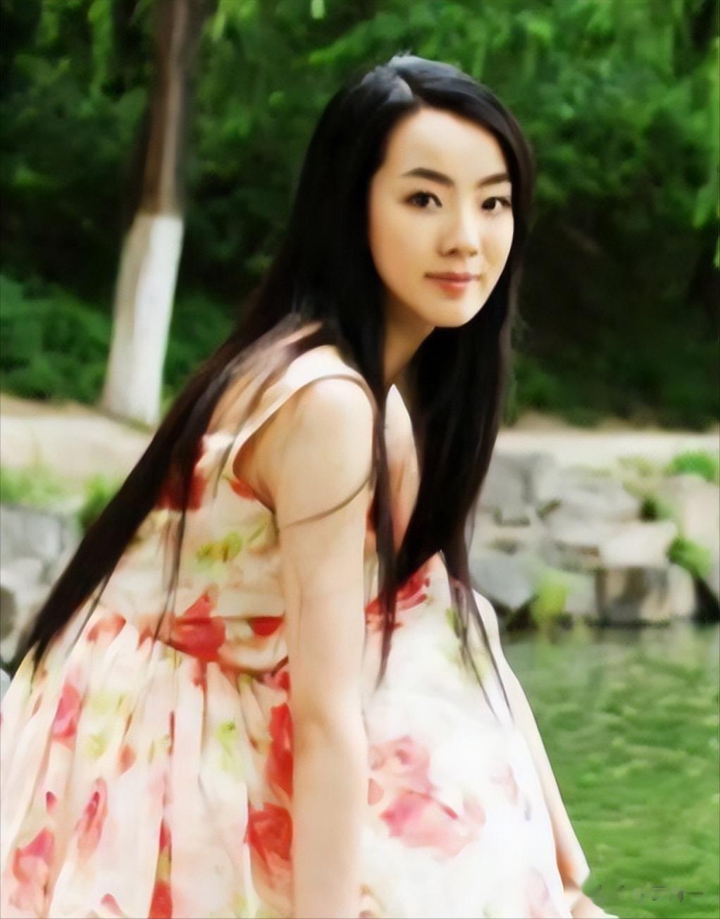 落地的凤凰不如鸡！离开央视为钱奔波的李思思，给年轻人提了个醒