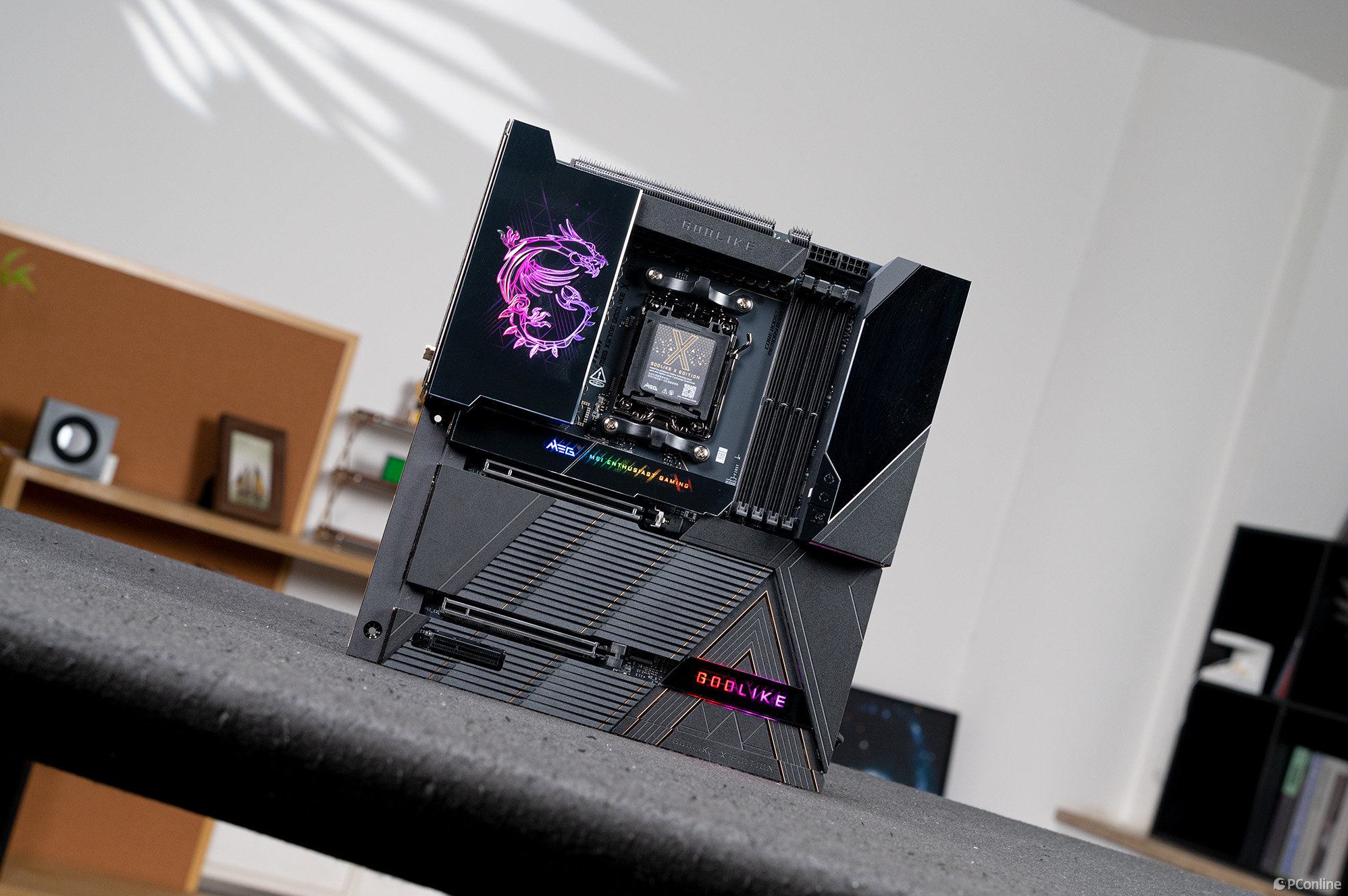 巔峰再臨！微星MEG X870E GODLIKE X顏值實拍