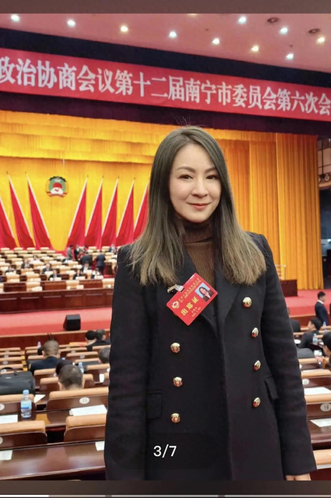 前TVB御用丫鬟转型成功参加政协会议,网友赞香港艺人全能还从政