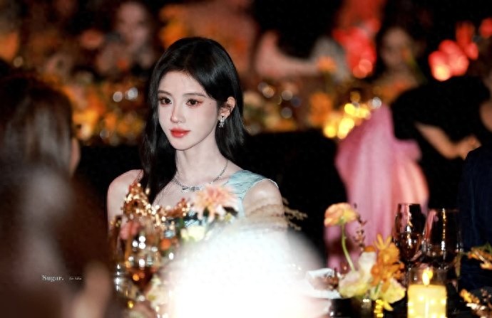 东方贵气绽放——鞠婧祎全球首戴未发布高珠惊艳芭莎盛典